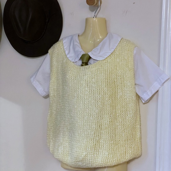 Vintage hand knit soft yellow oversized scoop neck sweater vest - Picture 6 of 11